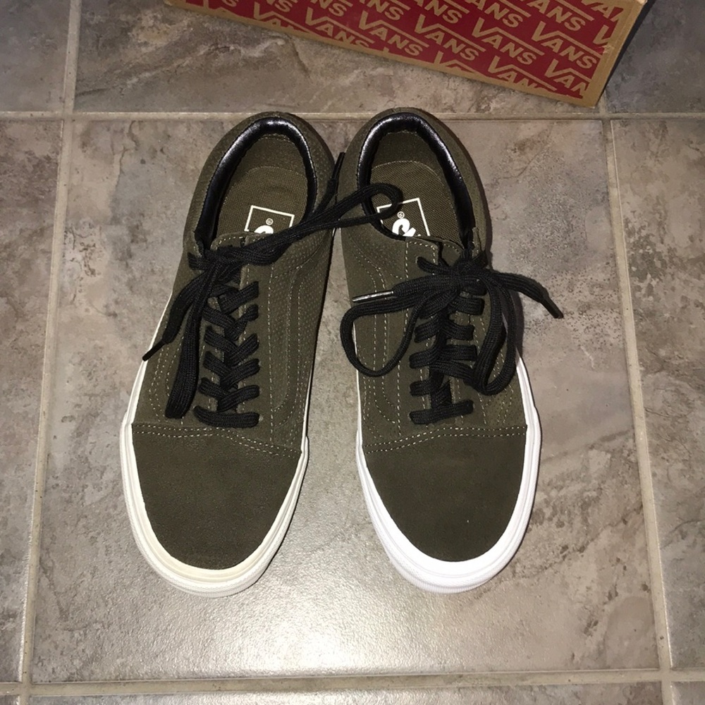 BNWT UO Vans Old Skool Perf Suede Tarmac Sneakers